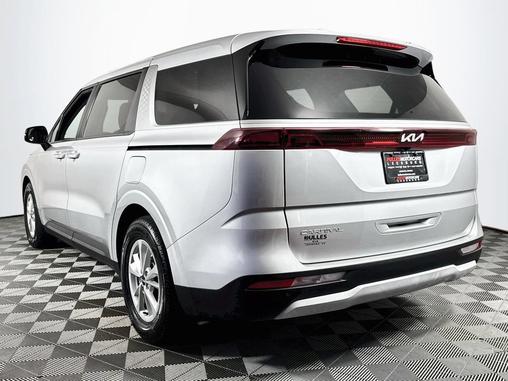 Used 2023 Kia Carnival LX w/ Paint Protection Package FWD image 5