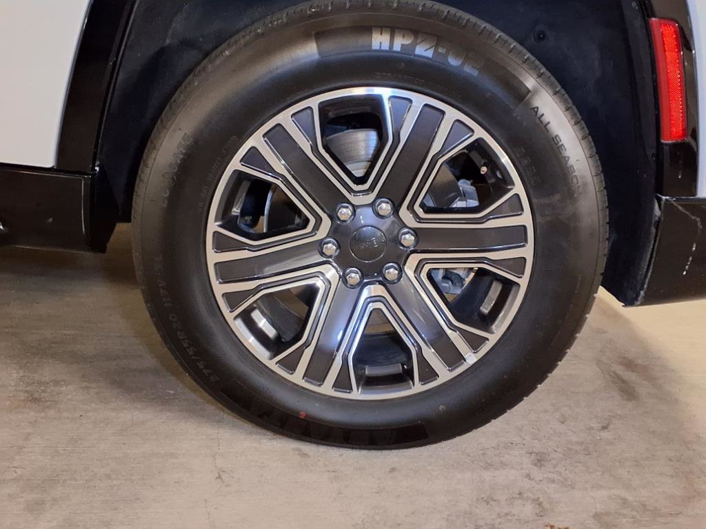 Used 2024 Jeep Wagoneer Series II w/ Flexible Seating Group image 9