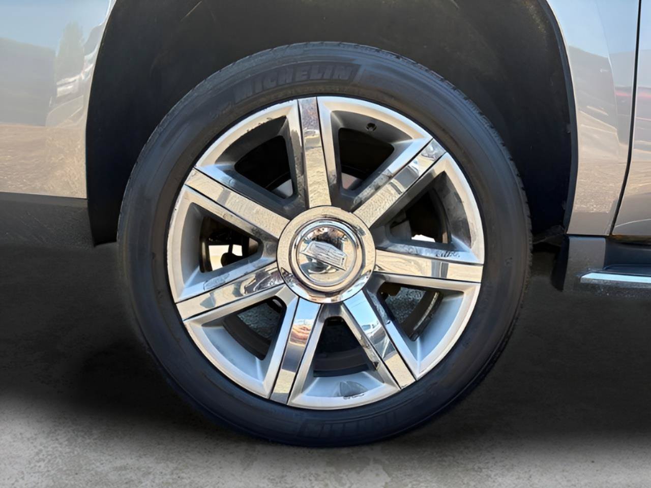 Used 2017 Cadillac Escalade ESV Luxury AWD/4WD image 23