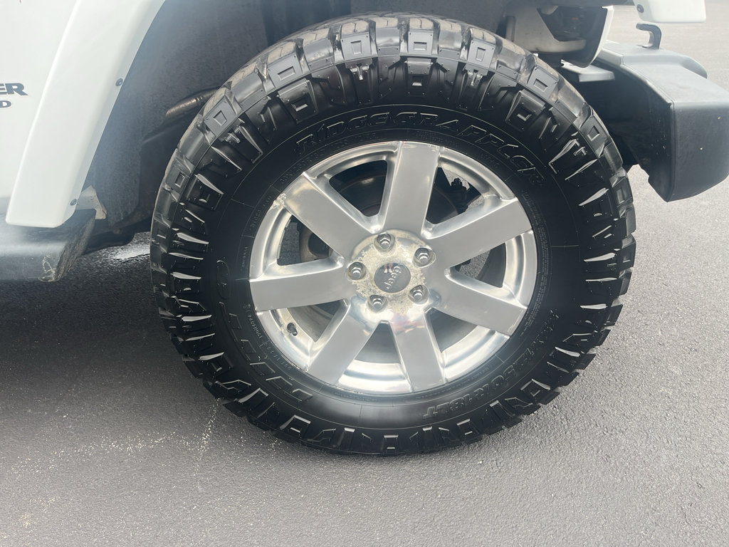Used 2012 Jeep Wrangler Unlimited Sahara w/ Connectivity Group AWD/4WD image 13