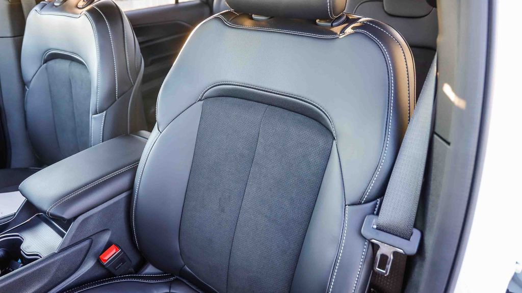 New 2025 Jeep Grand Cherokee L Altitude image 26