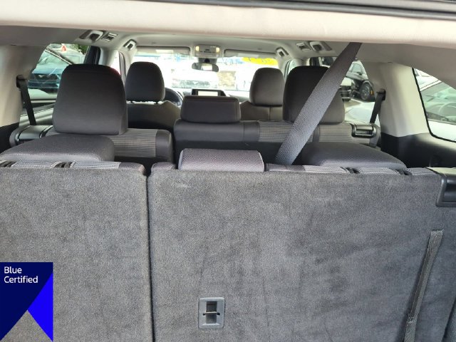 Used 2024 Toyota Highlander LE FWD image 32