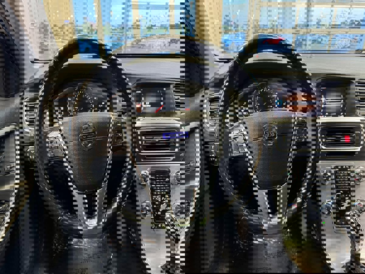 Used 2018 Volvo V60 T5 Cross Country w/ Convenience Package image 36