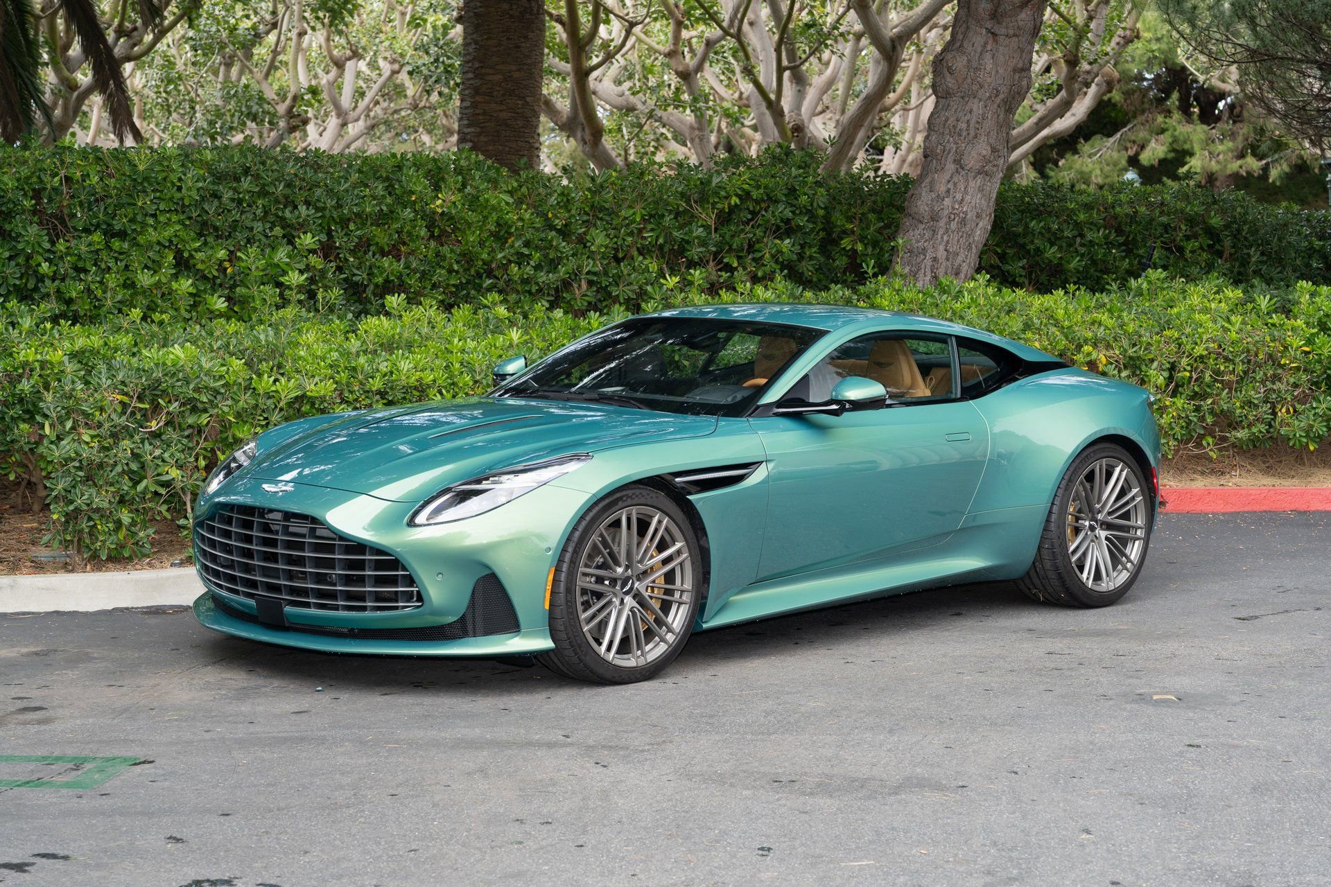 Used 2024 Aston Martin DB12 Coupe RWD image 2