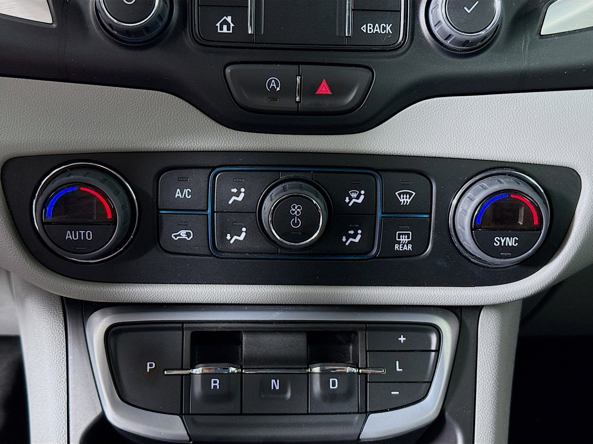 Used 2024 GMC Terrain SLT image 17