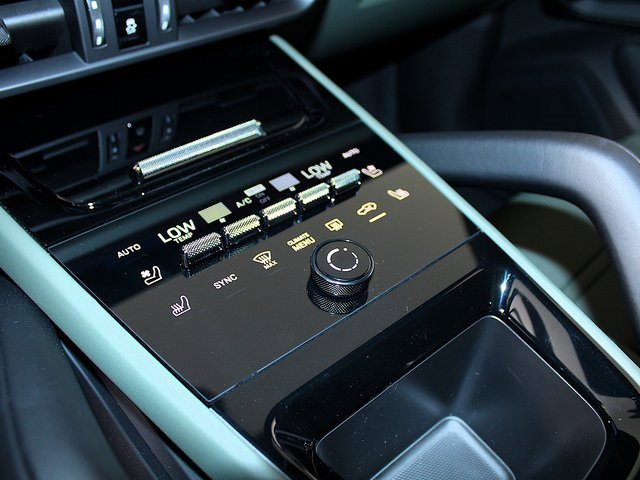 New 2025 Porsche Cayenne S image 14