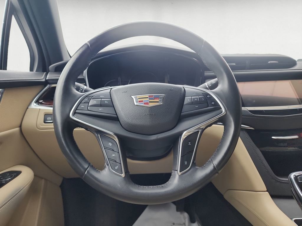 Used 2017 Cadillac XT5 Luxury w/ Driver Awareness Package image 12