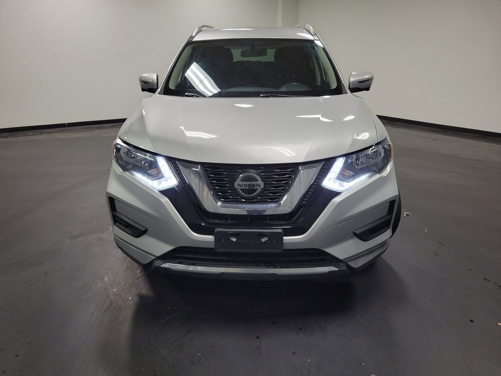Used 2018 Nissan Rogue SV w/ Premium Package image 2