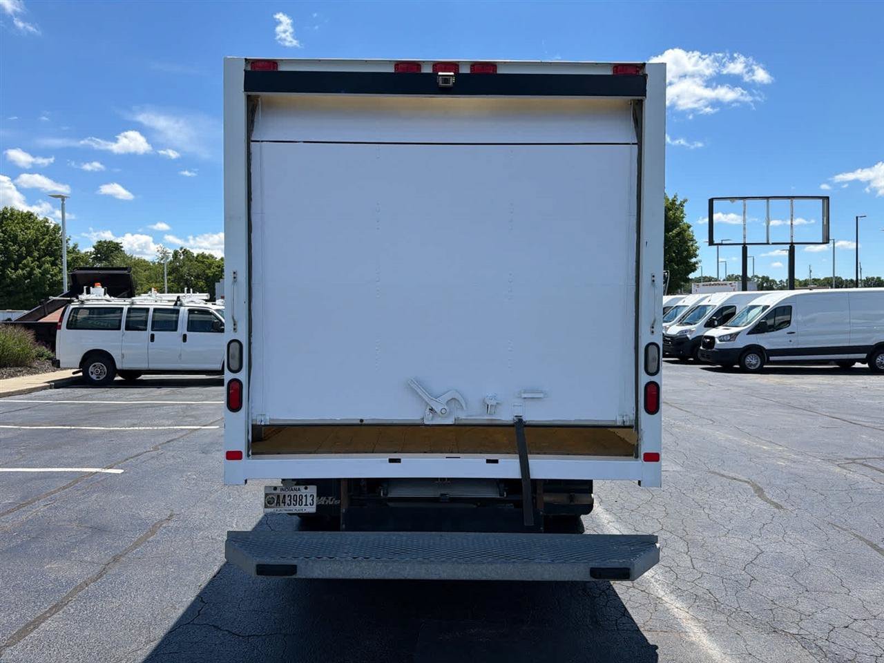 Used 2016 Ford E-450 and Econoline 450 Super Duty w/ Exterior Upgrade Package RWD image 9