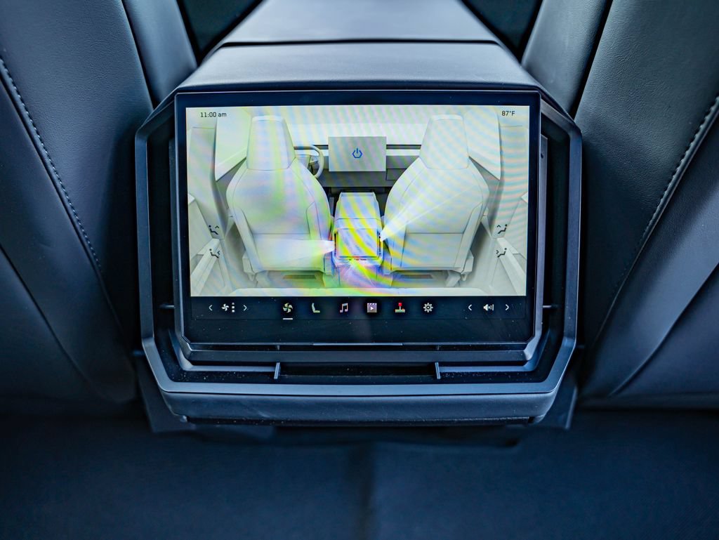 Used 2024 Tesla Cybertruck AWD Crew Cab image 33