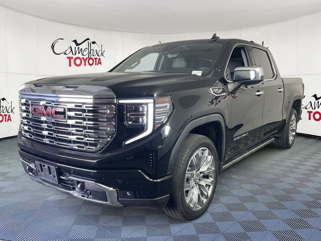 Used 2023 GMC Sierra 1500 Denali w/ Denali Reserve Package AWD/4WD image 2