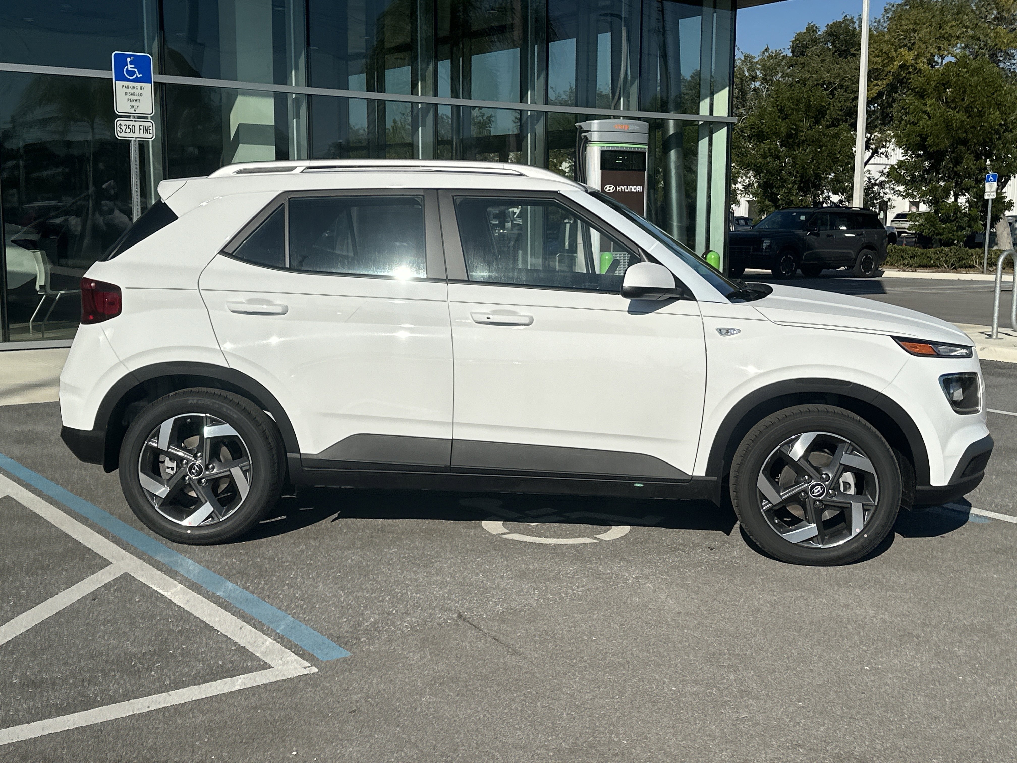 New 2026 Hyundai Venue SEL FWD image 5