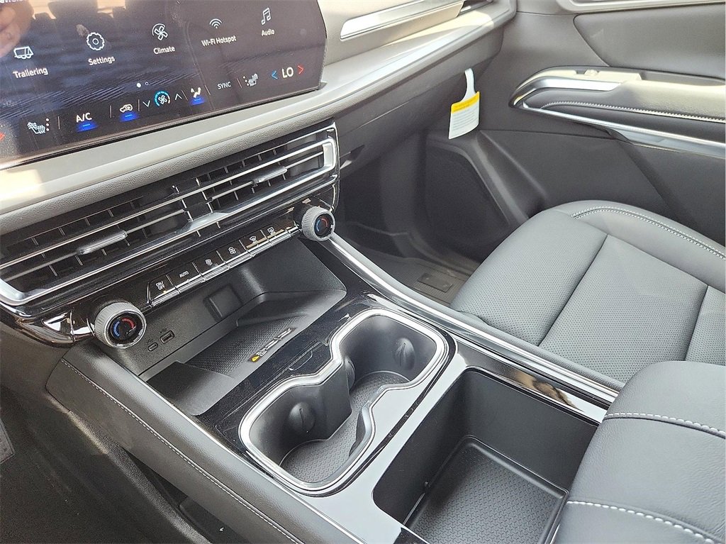 New 2025 Chevrolet Traverse LT w/ Driver Confidence Package image 25