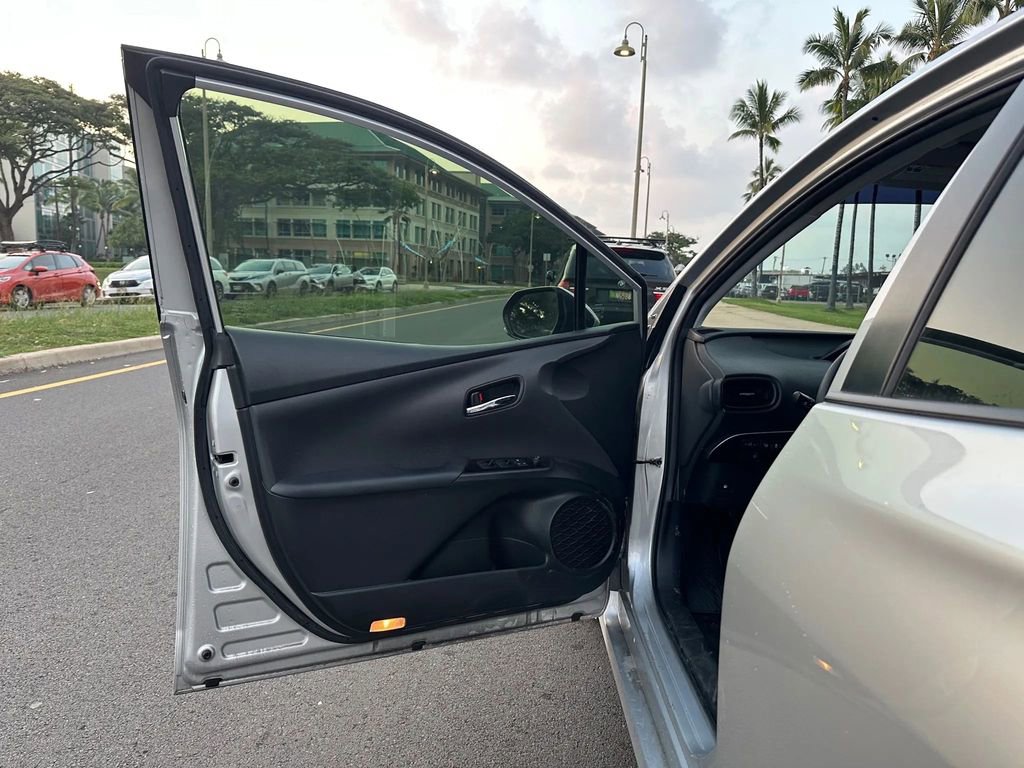 Used 2022 Toyota Prius LE image 14