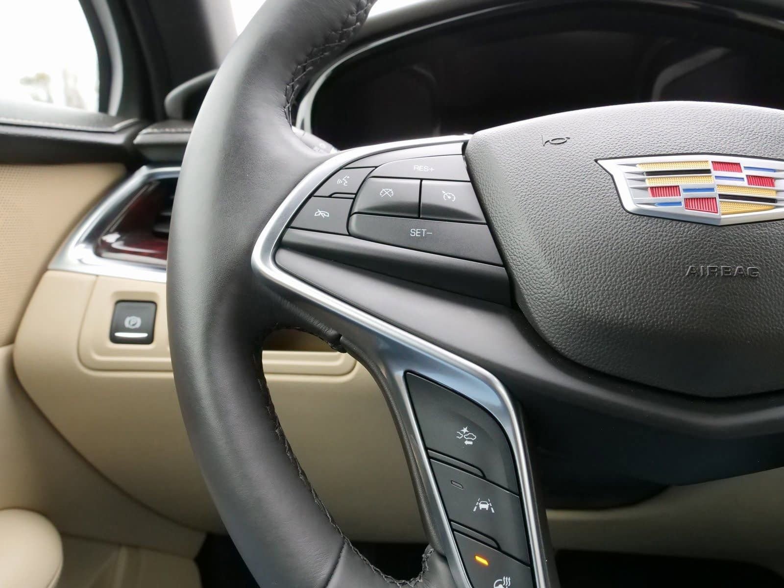 Used 2018 Cadillac XT5 Luxury w/ Driver Awareness Package image 22