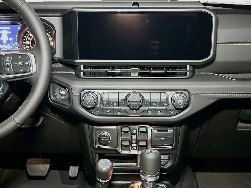 New 2026 Jeep Wrangler Unlimited Sahara AWD/4WD image 9