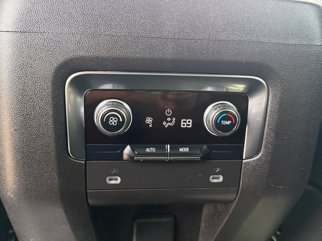 Used 2024 Chevrolet Suburban RST RWD image 10