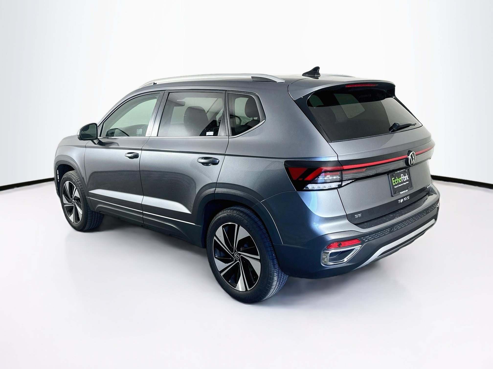 Used 2025 Volkswagen Taos SE AWD/4WD image 5