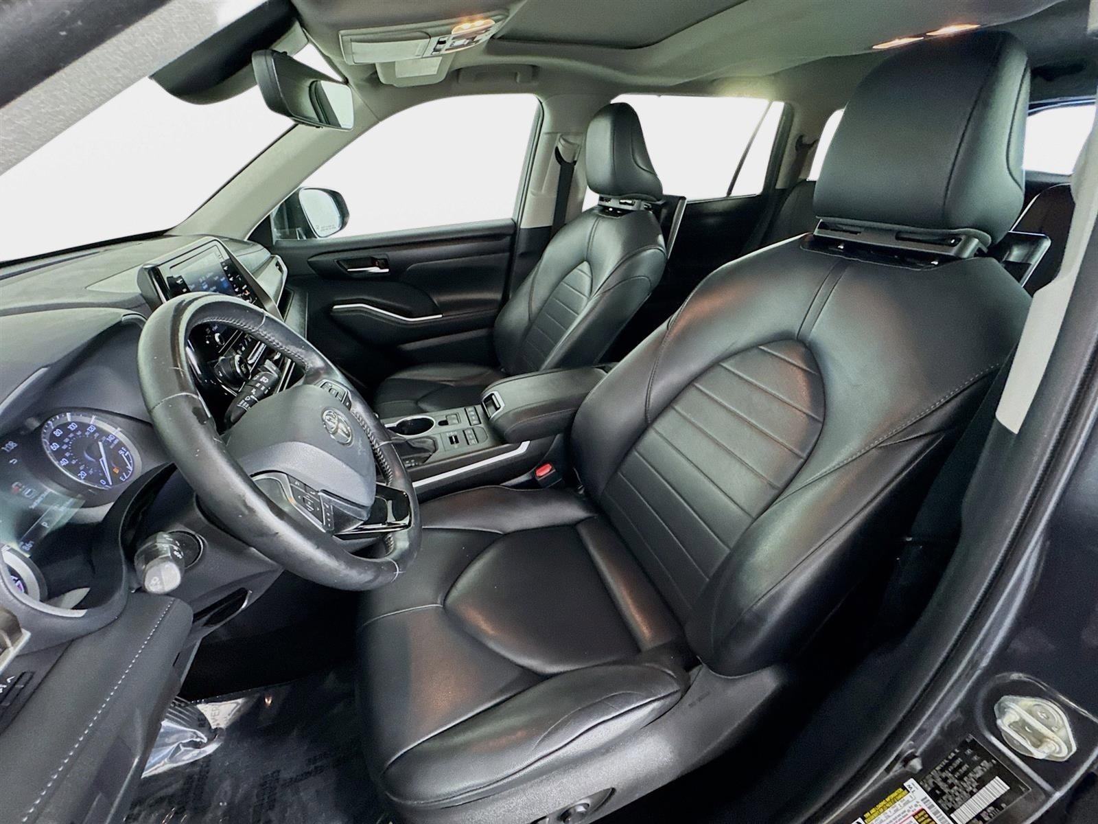 Used 2020 Toyota Highlander XLE image 11