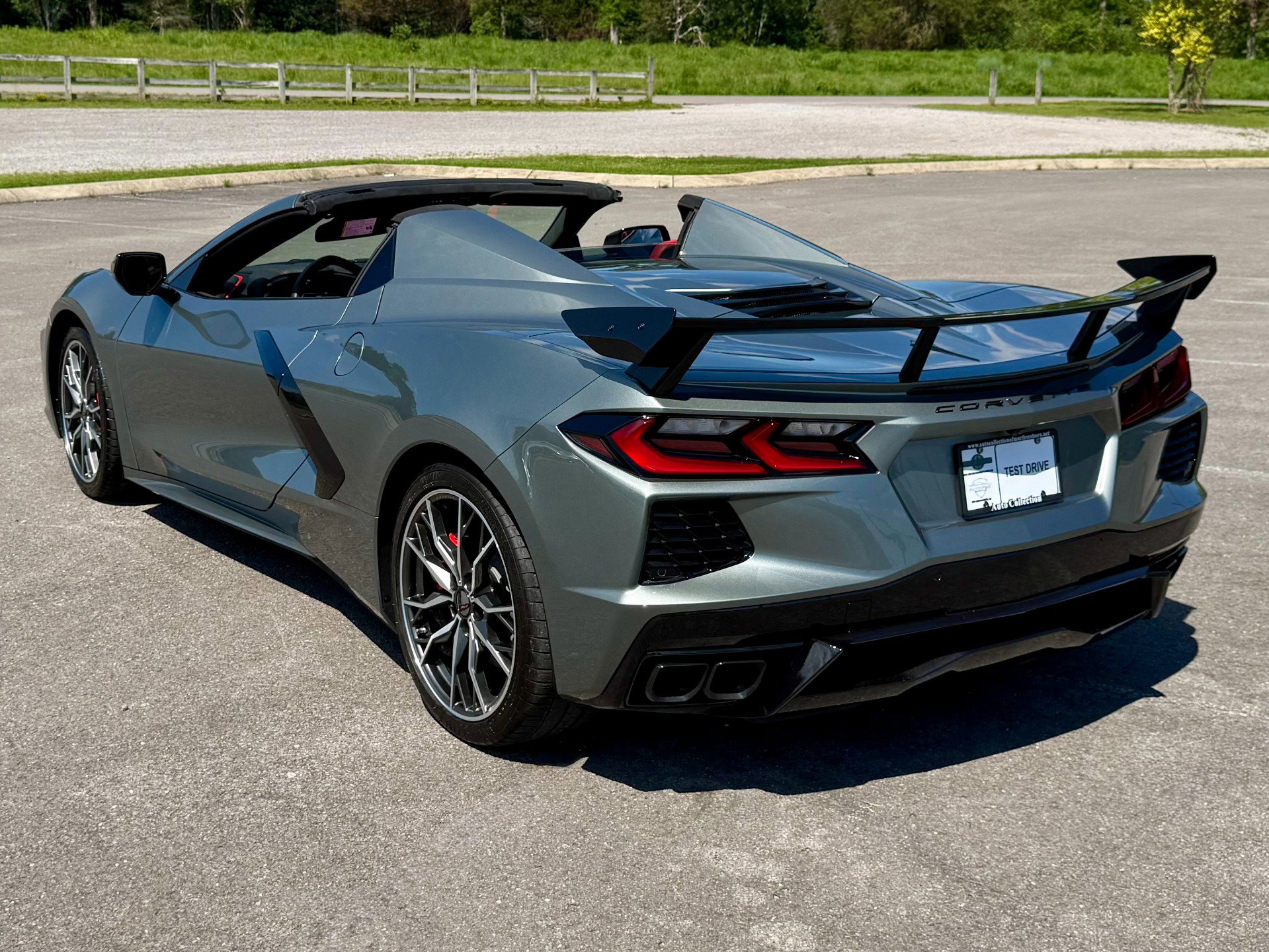 Used 2024 Chevrolet Corvette Stingray Premium Conv w/ Stealth Interior Trim Package RWD image 4
