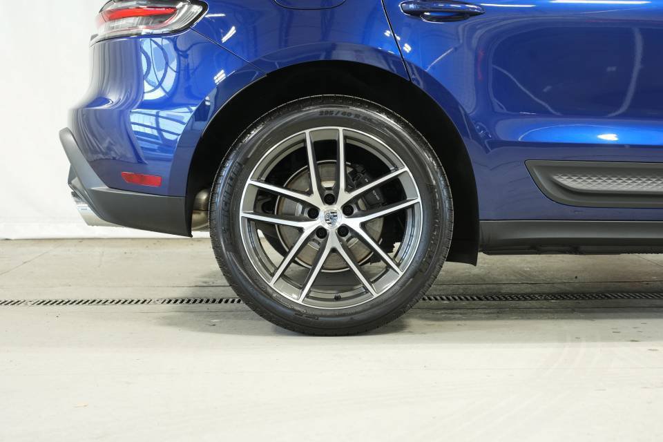 Certified 2026 Porsche Macan AWD/4WD image 42