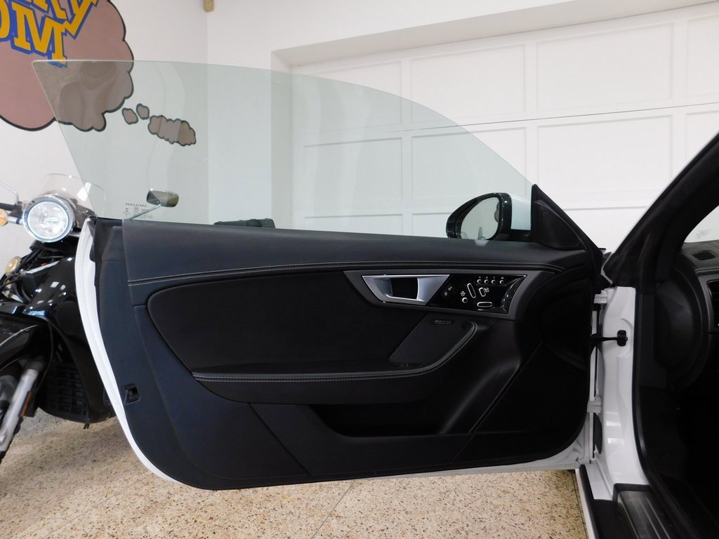 Used 2015 Jaguar F-TYPE R image 35