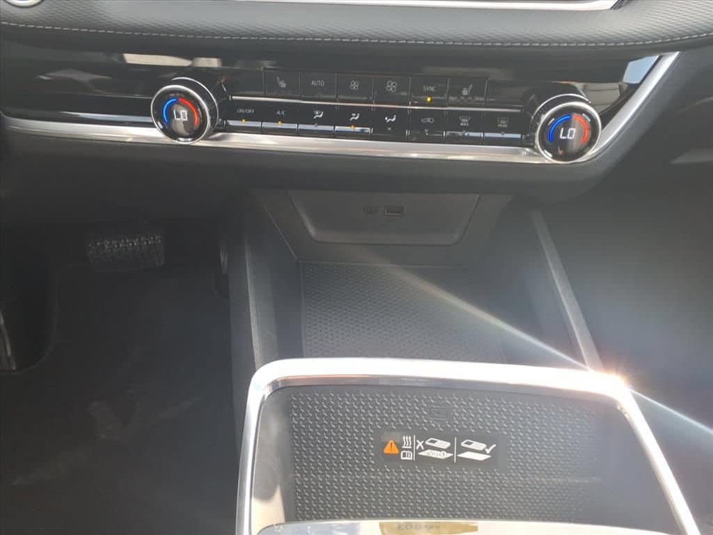 New 2027 Chevrolet Equinox LT w/ Convenience Package II FWD image 21