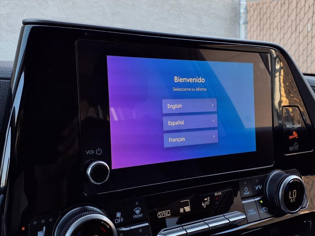 Certified 2025 Toyota Highlander XLE image 8