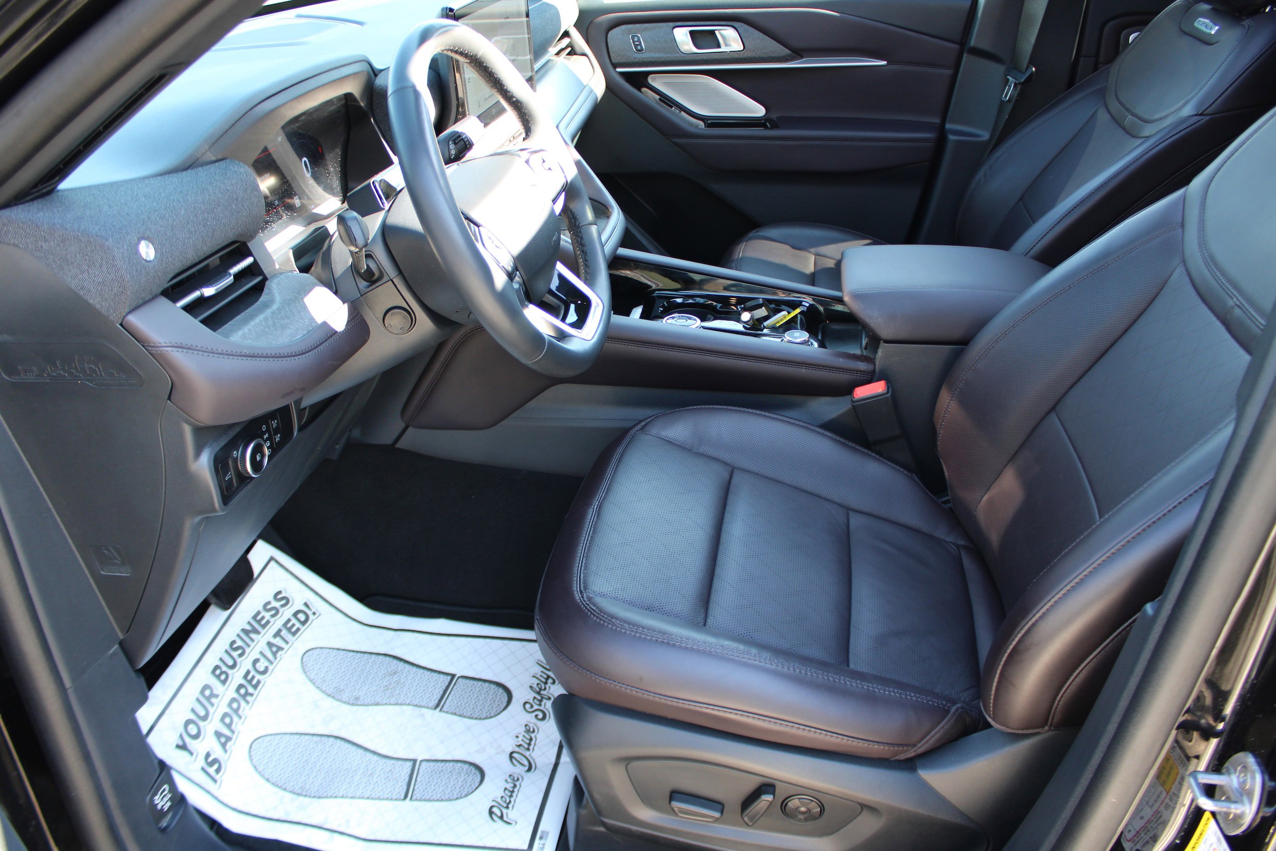 Used 2025 Ford Explorer Platinum AWD/4WD image 12