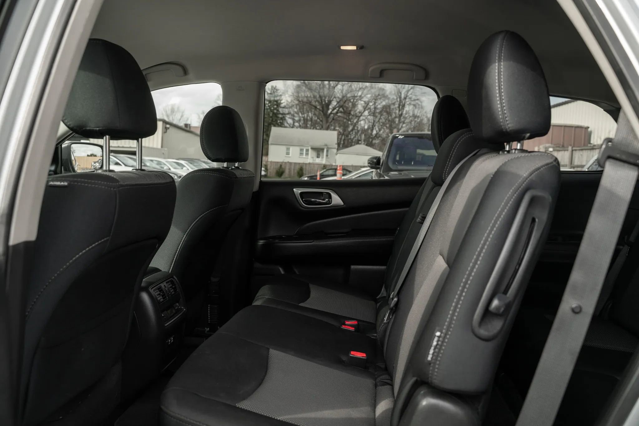 Used 2019 Nissan Pathfinder SV image 8