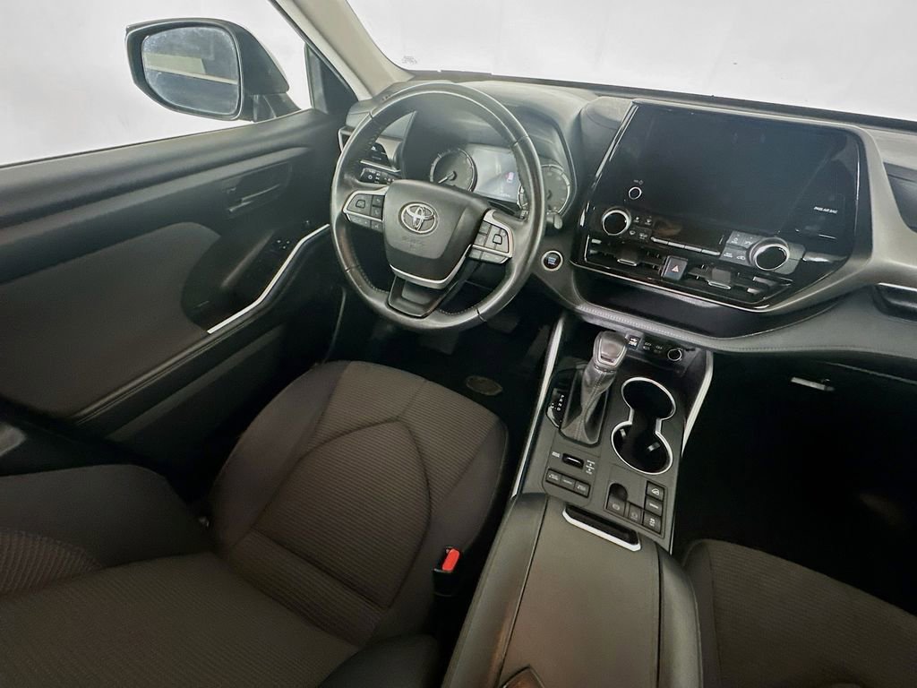 Used 2024 Toyota Highlander LE image 9