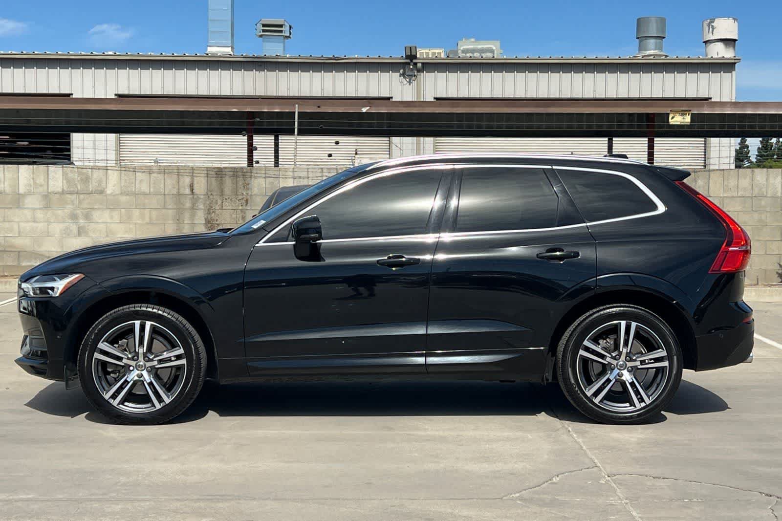 Used 2019 Volvo XC60 T6 Momentum w/ Multimedia Package AWD/4WD image 6