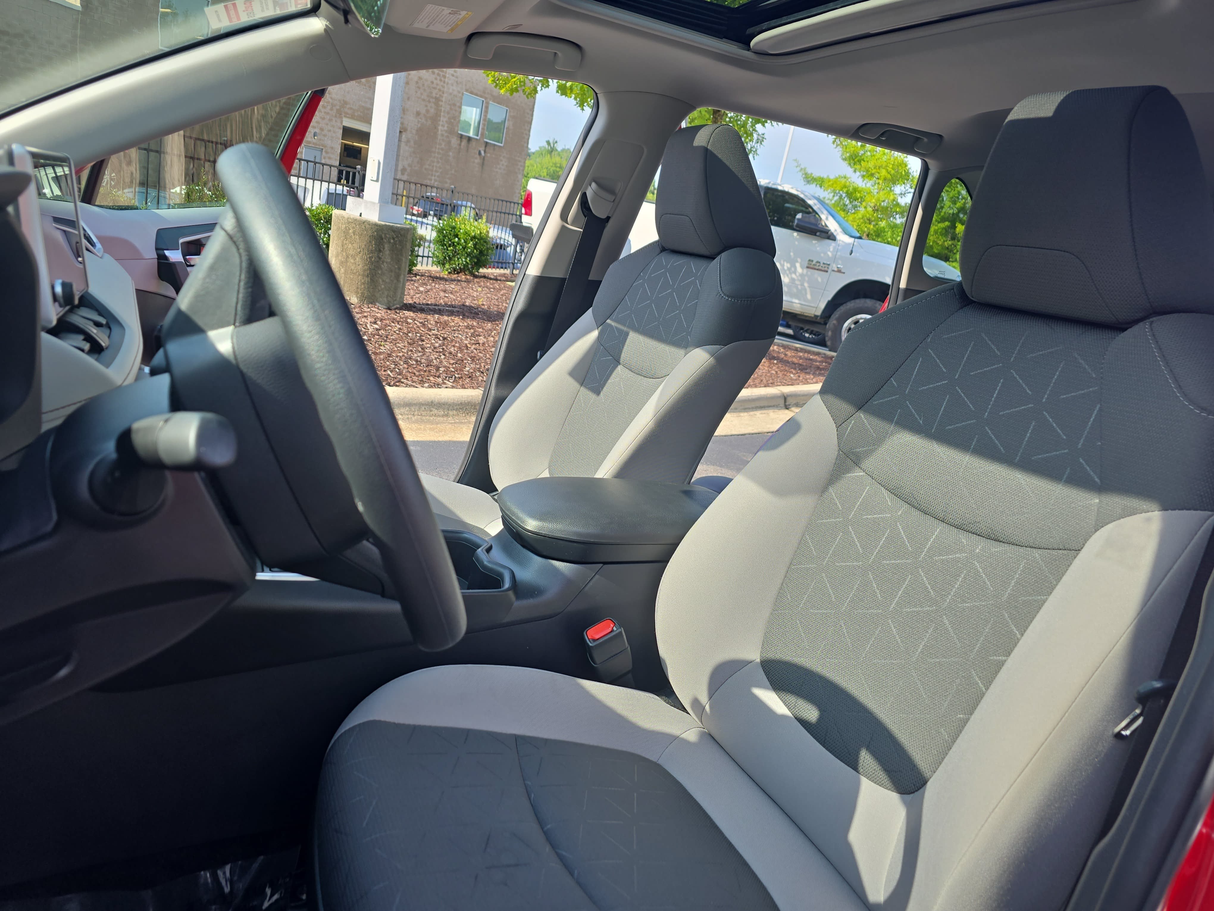 Used 2025 Toyota RAV4 XLE w/ Convenience Package FWD image 15