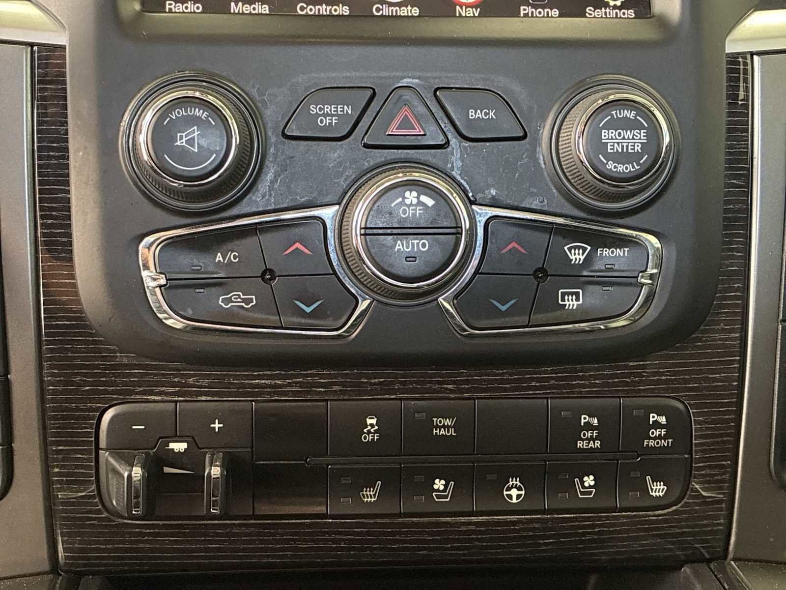 Used 2014 RAM 1500 Limited AWD/4WD image 17