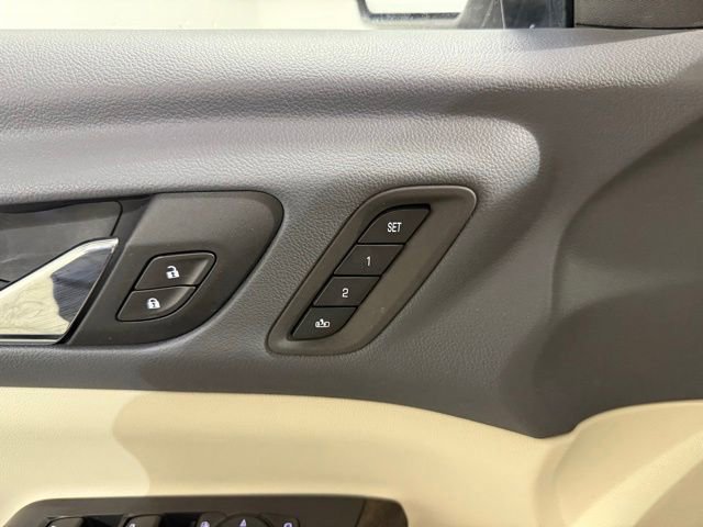 Used 2021 GMC Acadia Denali w/ Denali Technology Package AWD/4WD image 12