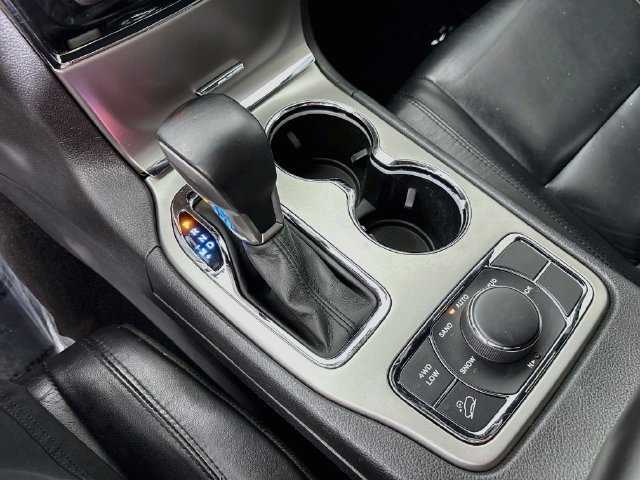 Used 2019 Jeep Grand Cherokee Limited AWD/4WD image 17