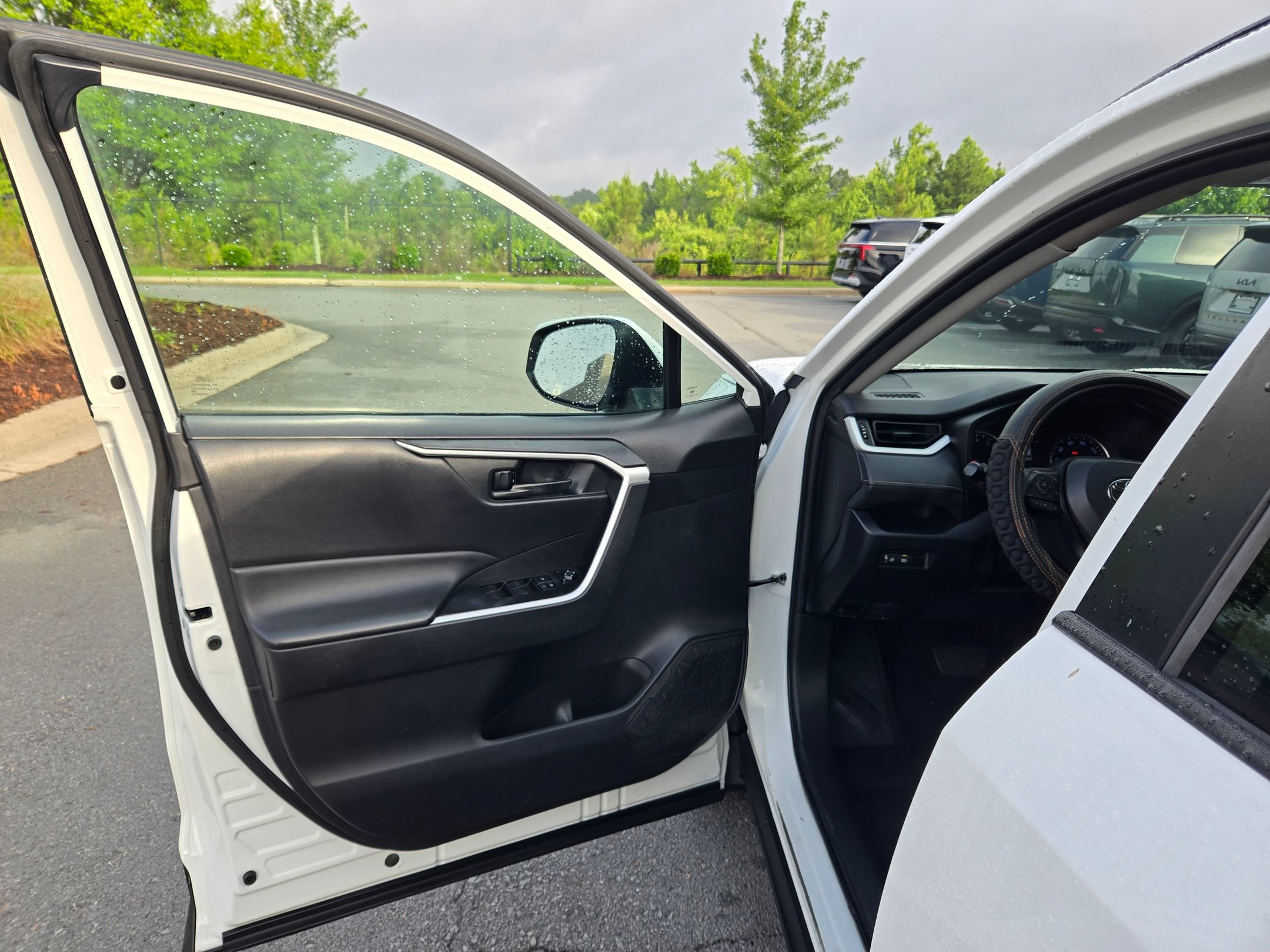 Used 2021 Toyota RAV4 LE FWD image 19