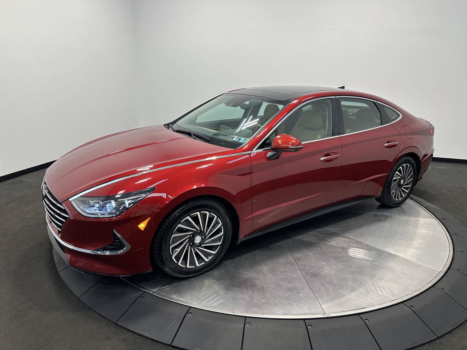 Certified 2023 Hyundai Sonata Limited w/ Cargo Package FWD image 4