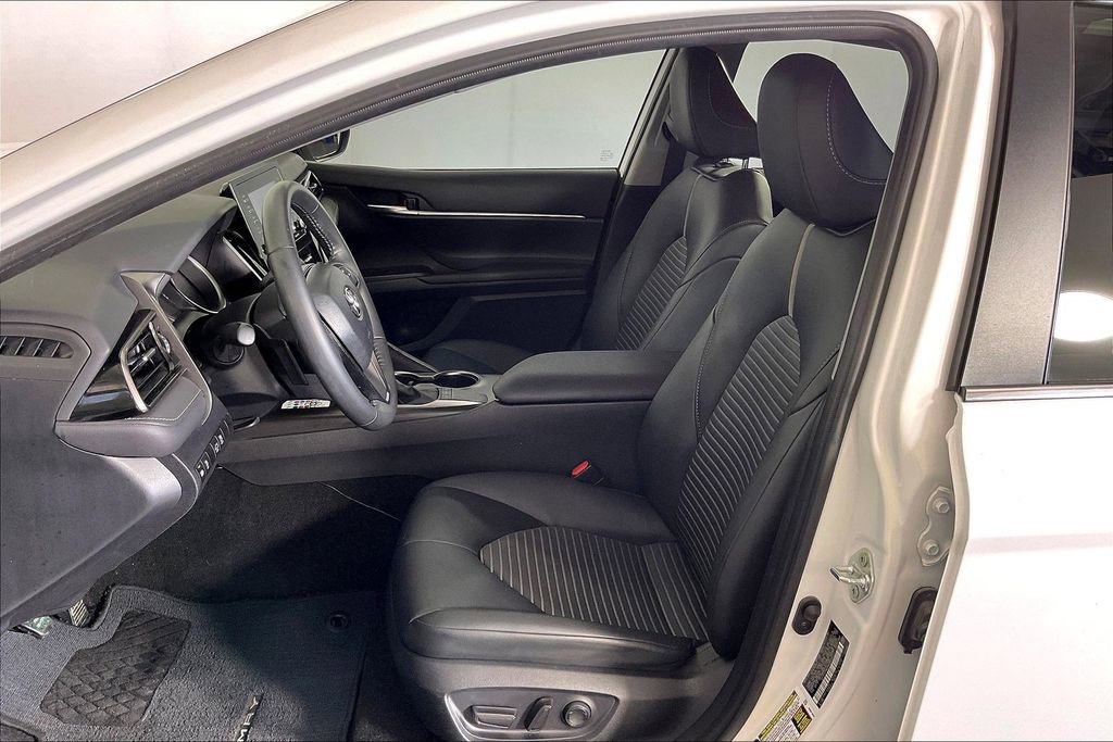 Used 2024 Toyota Camry SE w/ Convenience Package FWD image 32