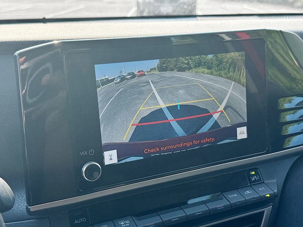 Used 2025 Toyota Camry LE image 18