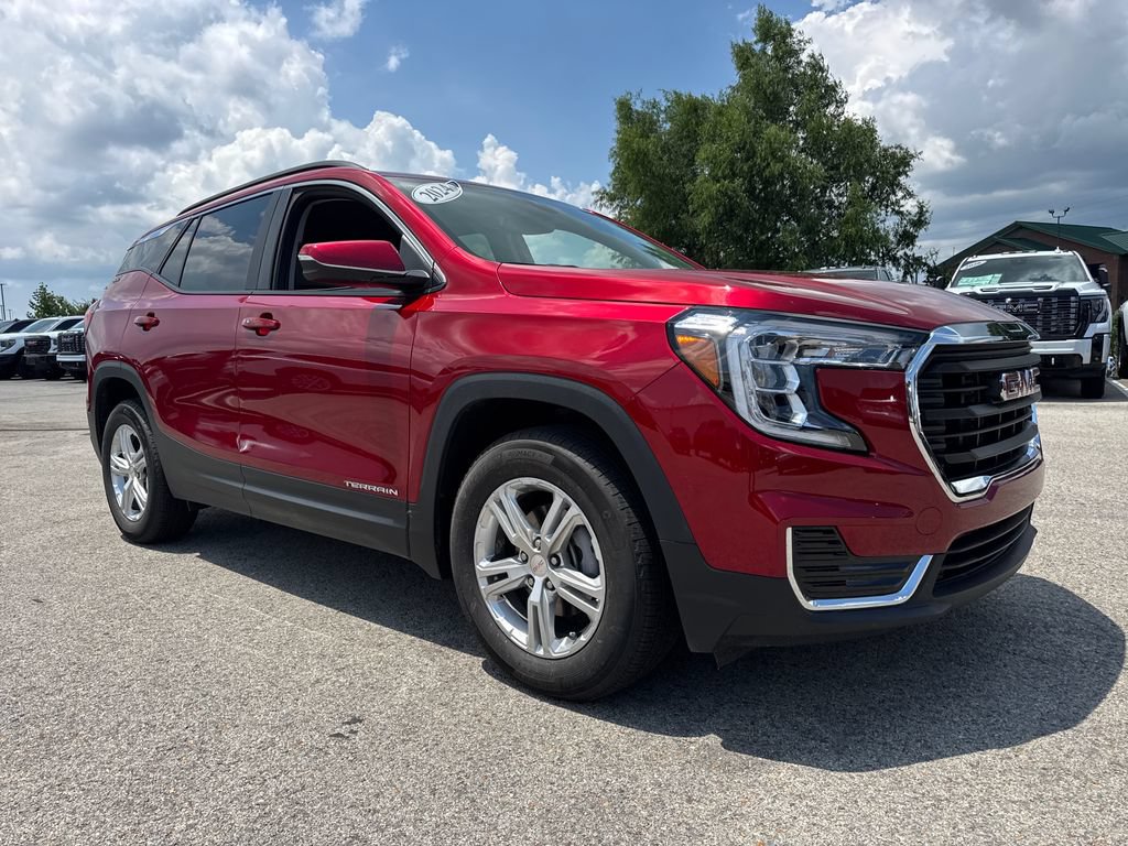 Used 2024 GMC Terrain SLE w/ Driver Convenience Package FWD image 9