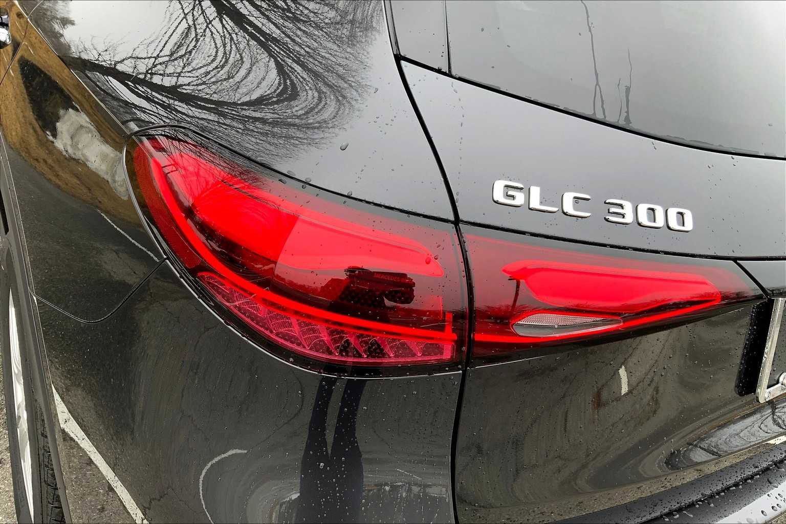 Certified 2025 Mercedes-Benz GLC 300 GLC 300 image 18