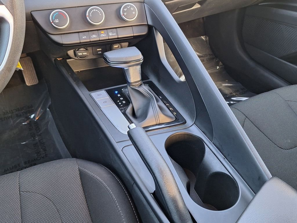 Certified 2021 Hyundai Elantra SE image 22
