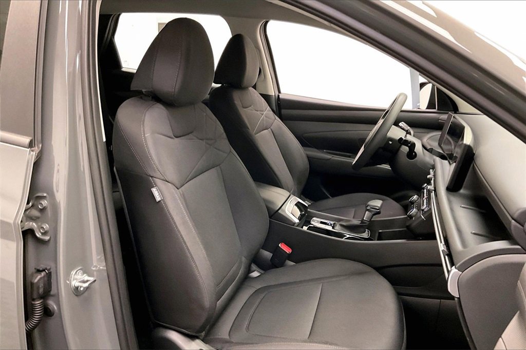 Certified 2025 Hyundai Tucson SE image 6