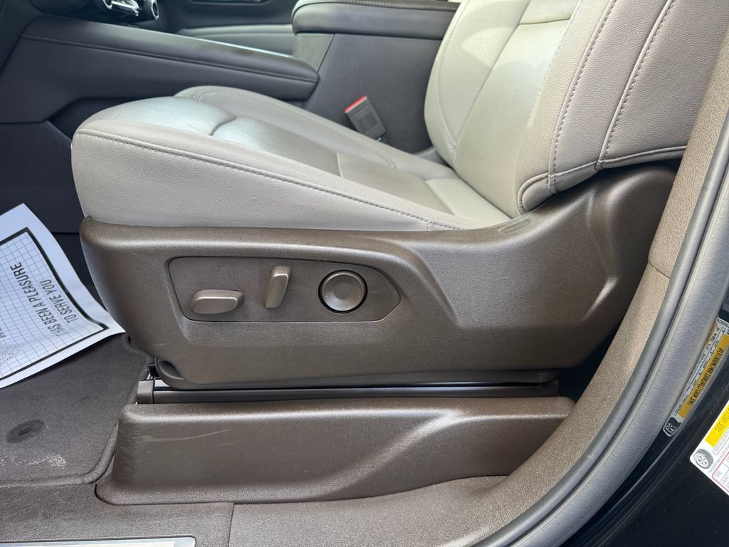 Used 2025 Chevrolet Suburban LT RWD image 35