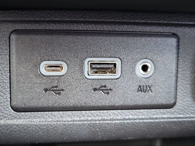 Used 2023 Buick Encore GX Select w/ Sport Touring Package FWD image 34