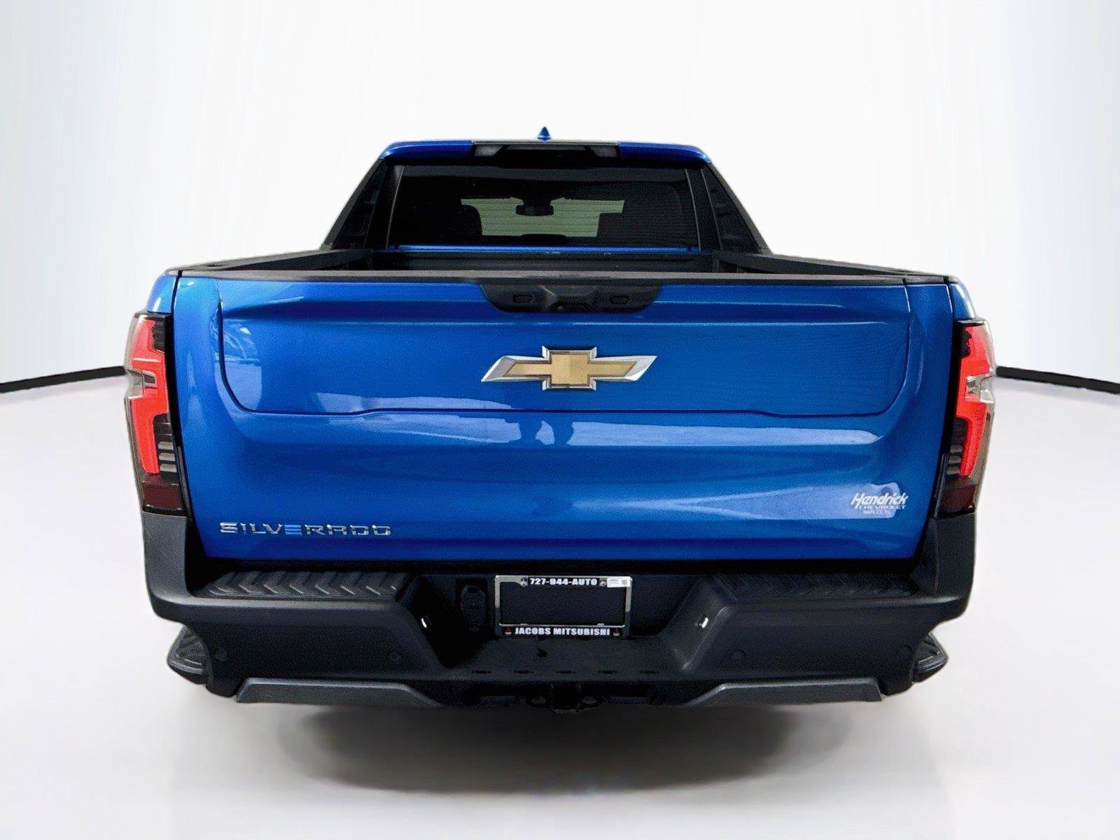 Used 2025 Chevrolet Silverado EV LT AWD/4WD image 4