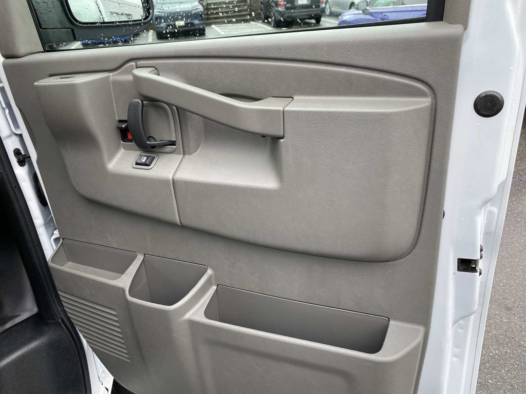 Used 2025 Chevrolet Express 2500 w/ Driver Convenience Package RWD image 26