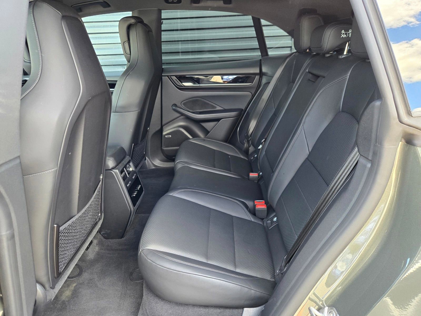 Certified 2025 Porsche Macan 4 Electric AWD/4WD image 13