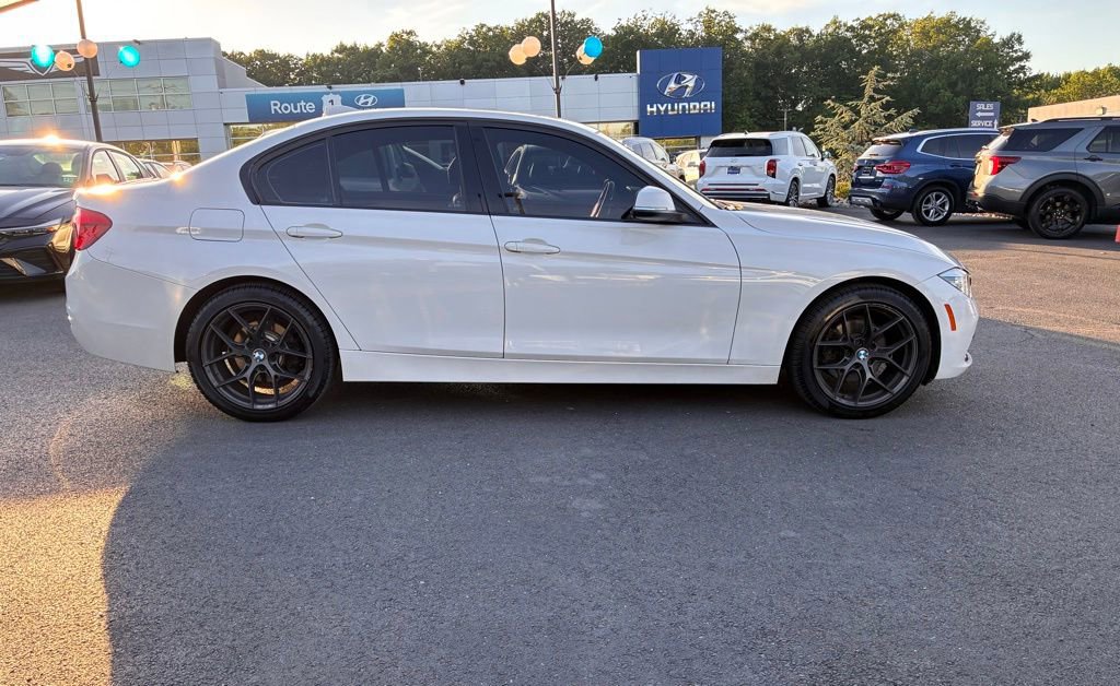 Used 2018 BMW 330i xDrive Sedan AWD/4WD image 7